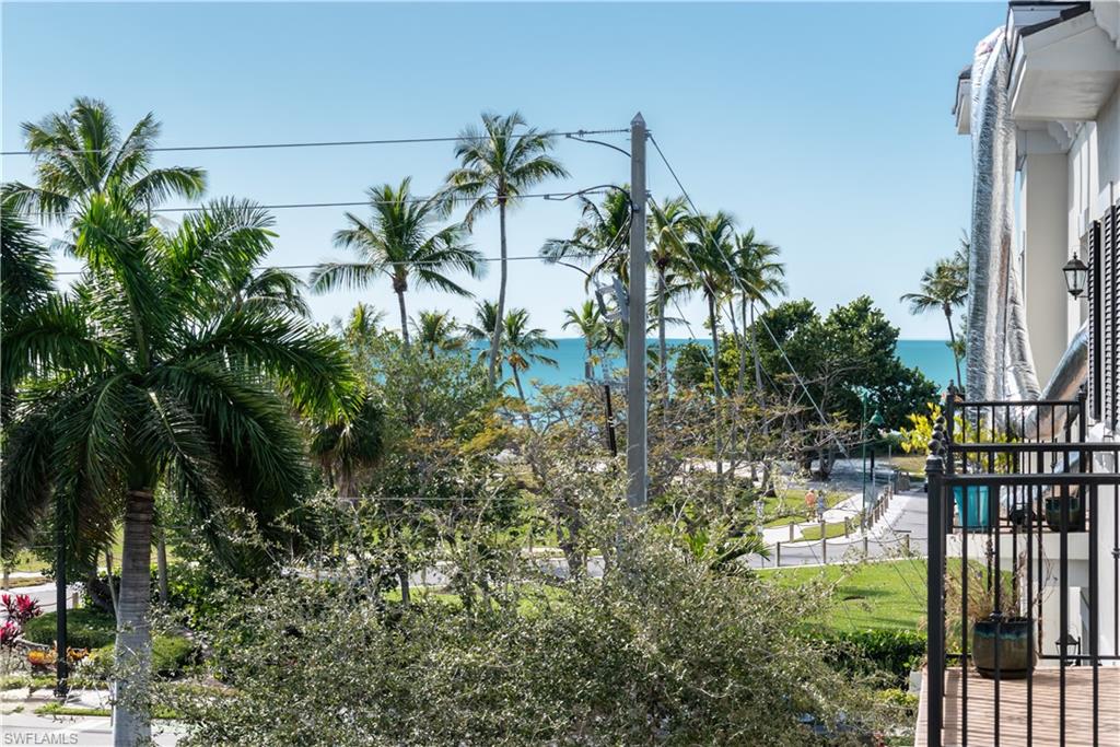 CHARLESTON SQUARE - Residential