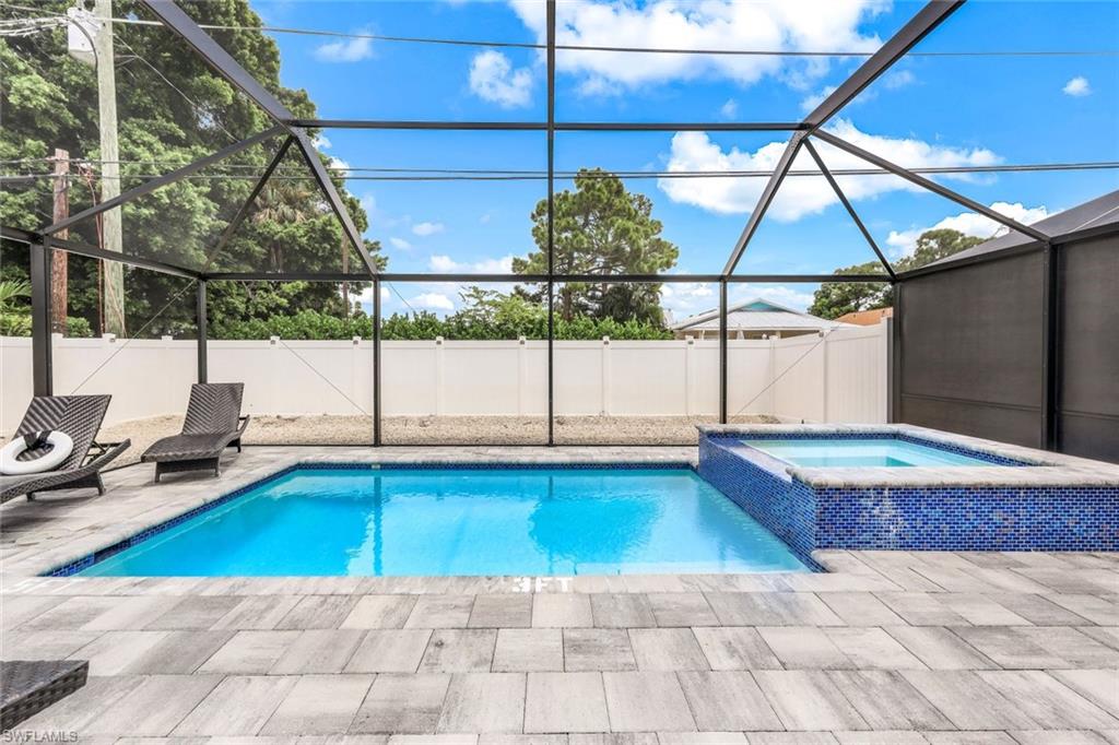 NAPLES PARK - Residential