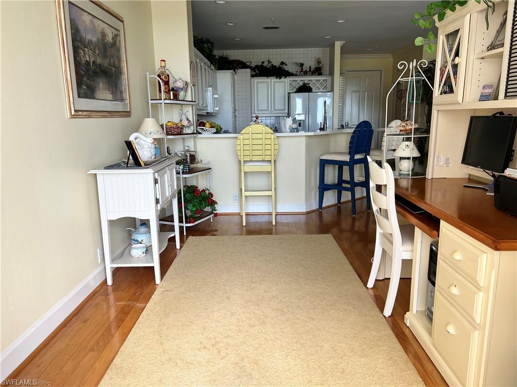 SUTTON WALK - Residential