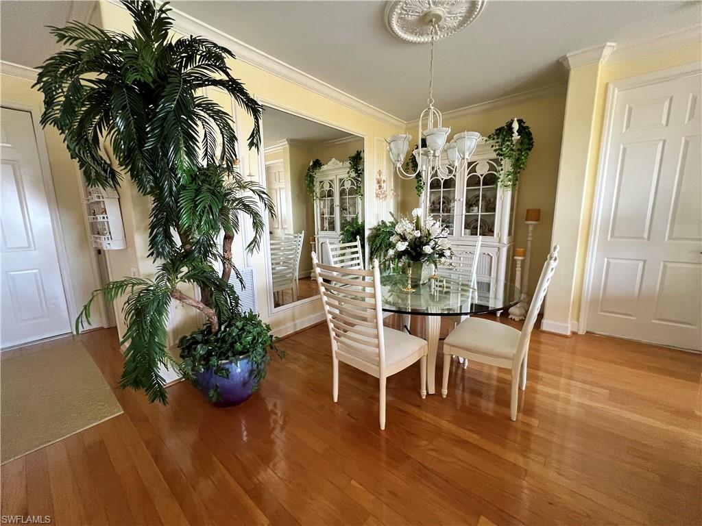 SUTTON WALK - Residential