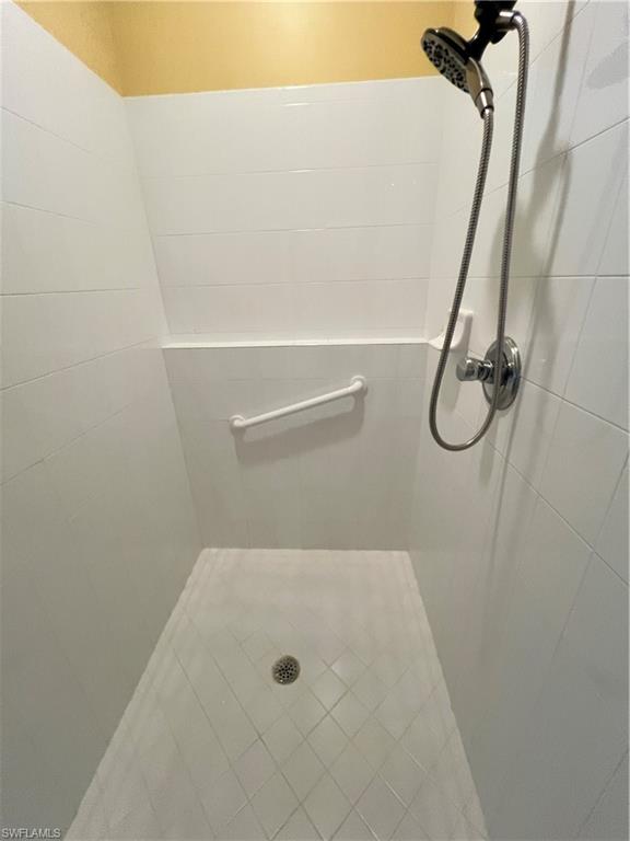 SUTTON WALK - Residential