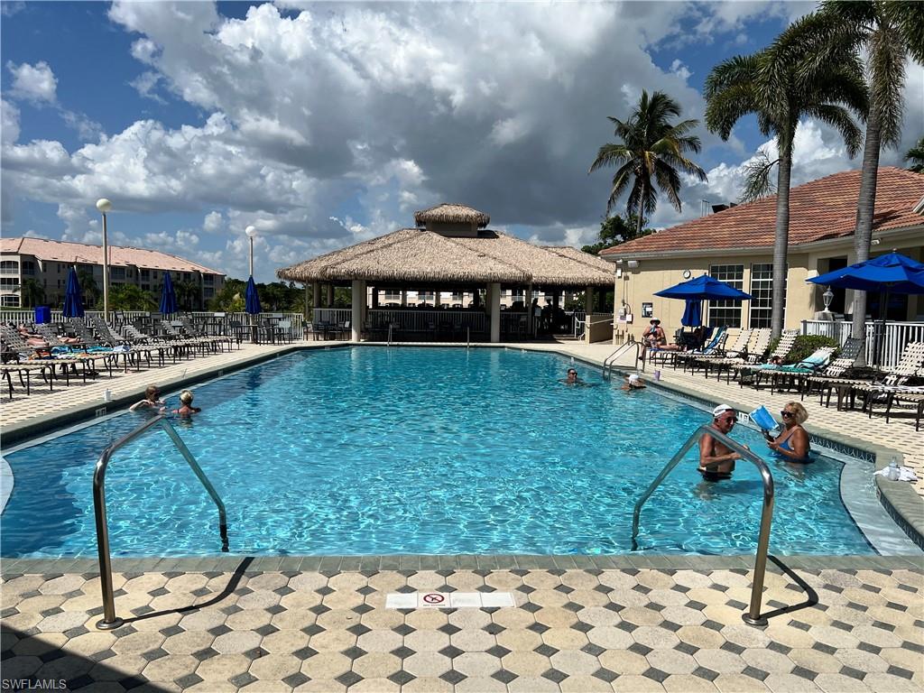 SUTTON WALK - Residential