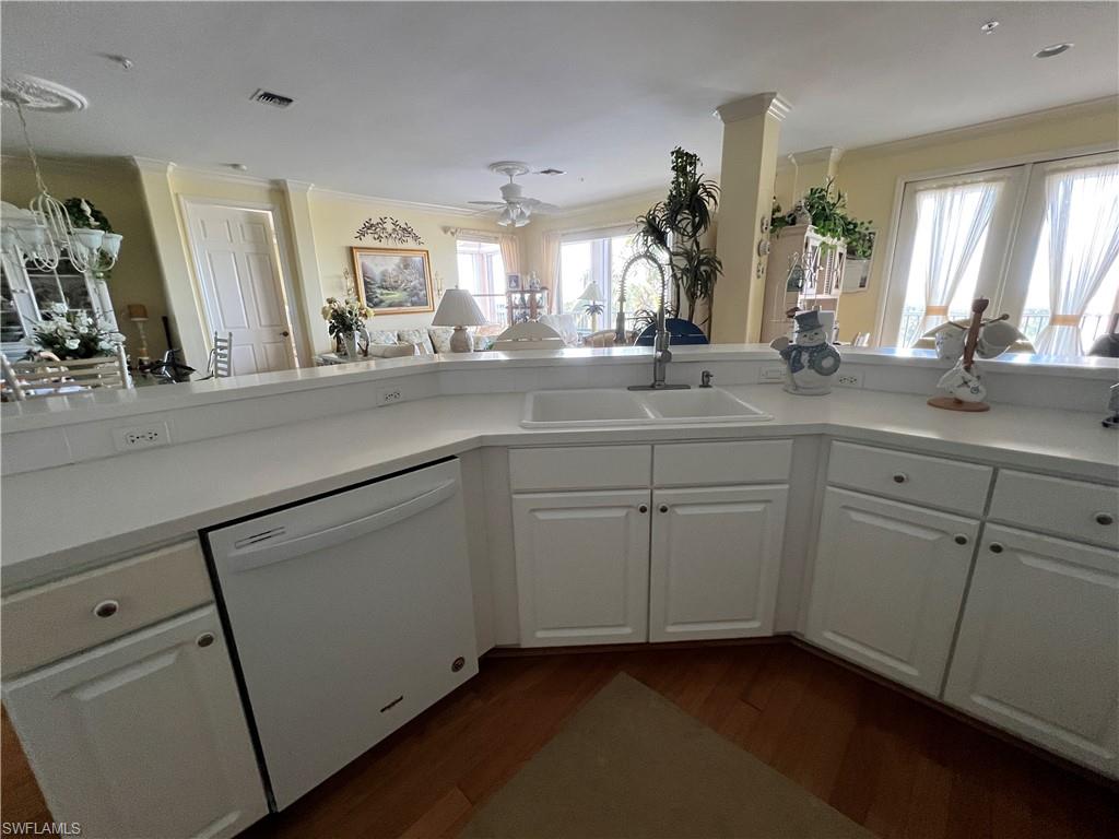 SUTTON WALK - Residential