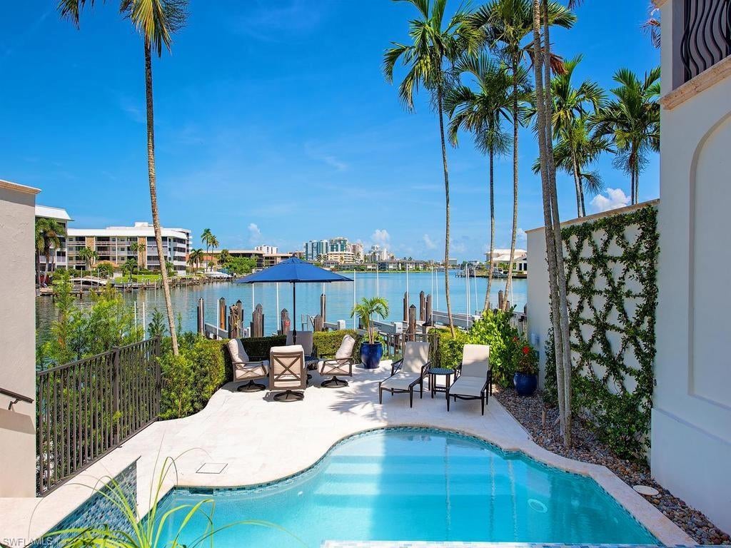 221 Harbour DR 6