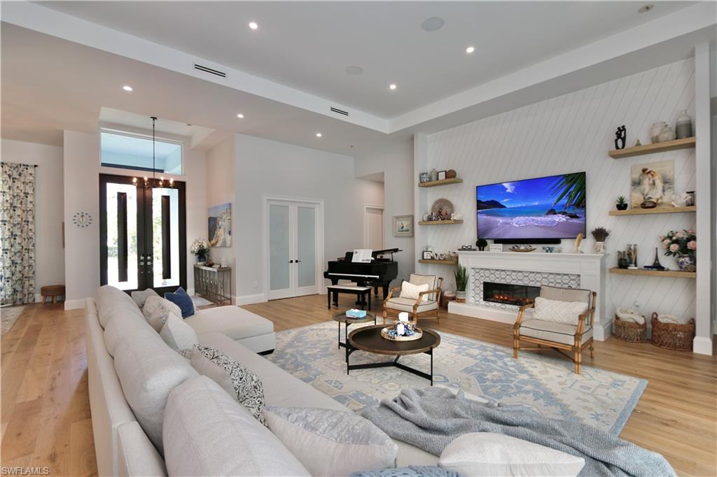 LIVINGSTON WOODS - Residential