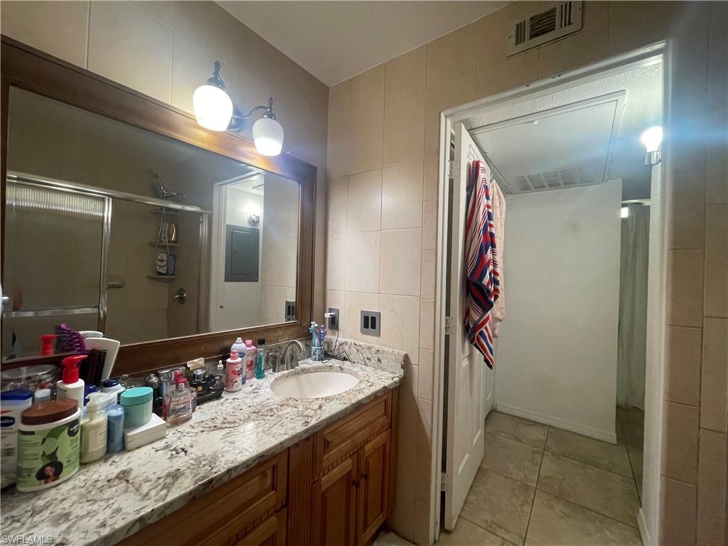 VILLAGE CREEK - Residential