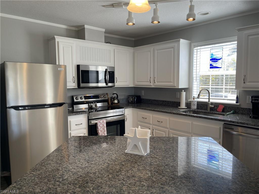 PINE ISLAND VILLAS - Residential