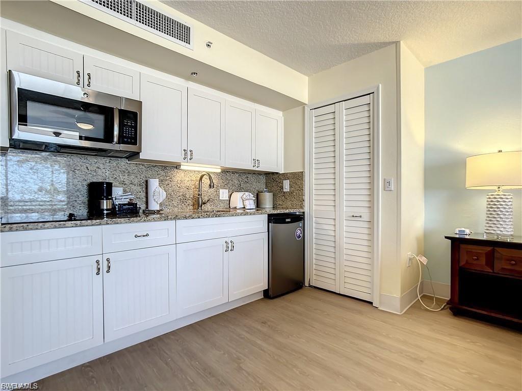 SANIBEL VIEW VILLAS - Residential