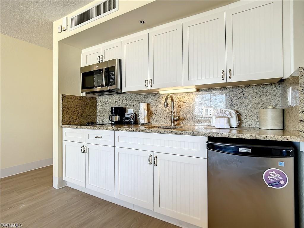 SANIBEL VIEW VILLAS - Residential