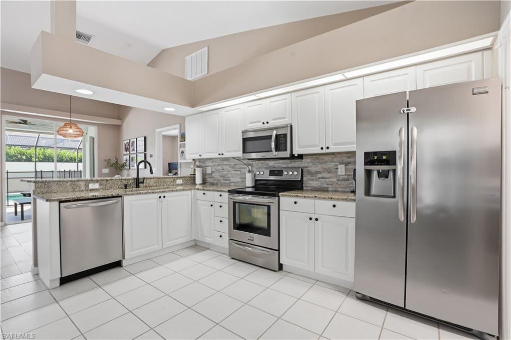 LONGSHORE LAKE - Residential