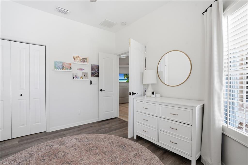 LONGSHORE LAKE - Residential