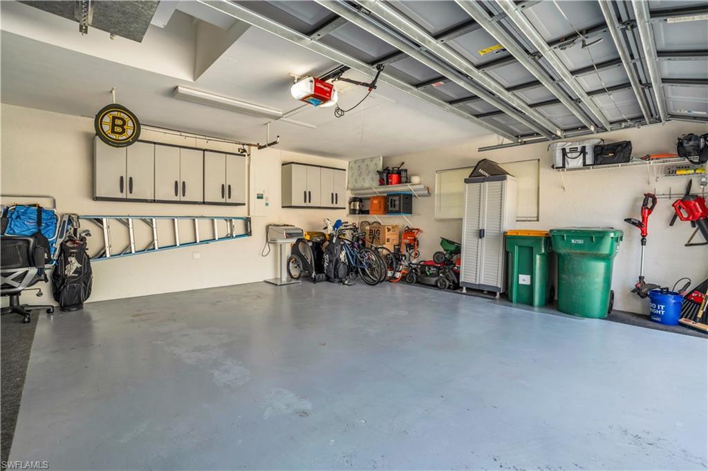 LONGSHORE LAKE - Residential