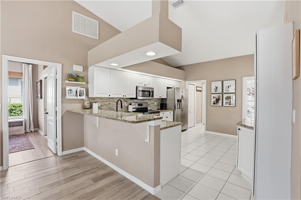 LONGSHORE LAKE - Residential