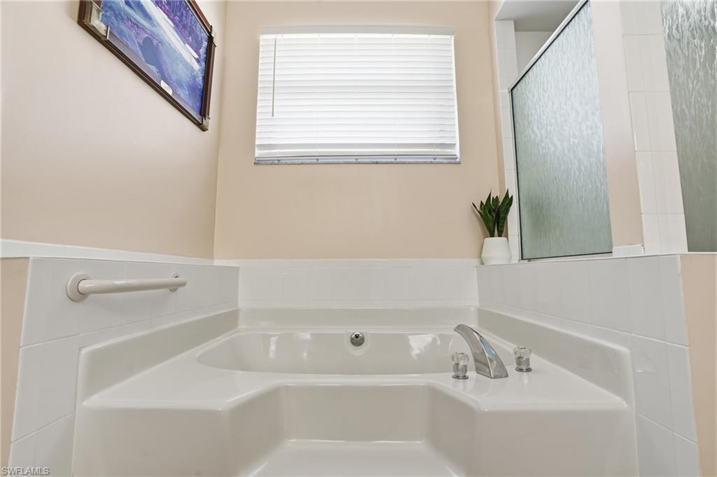 LONGSHORE LAKE - Residential