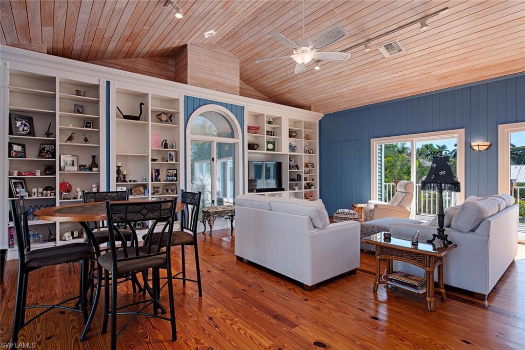 AQUALANE SHORES - Residential