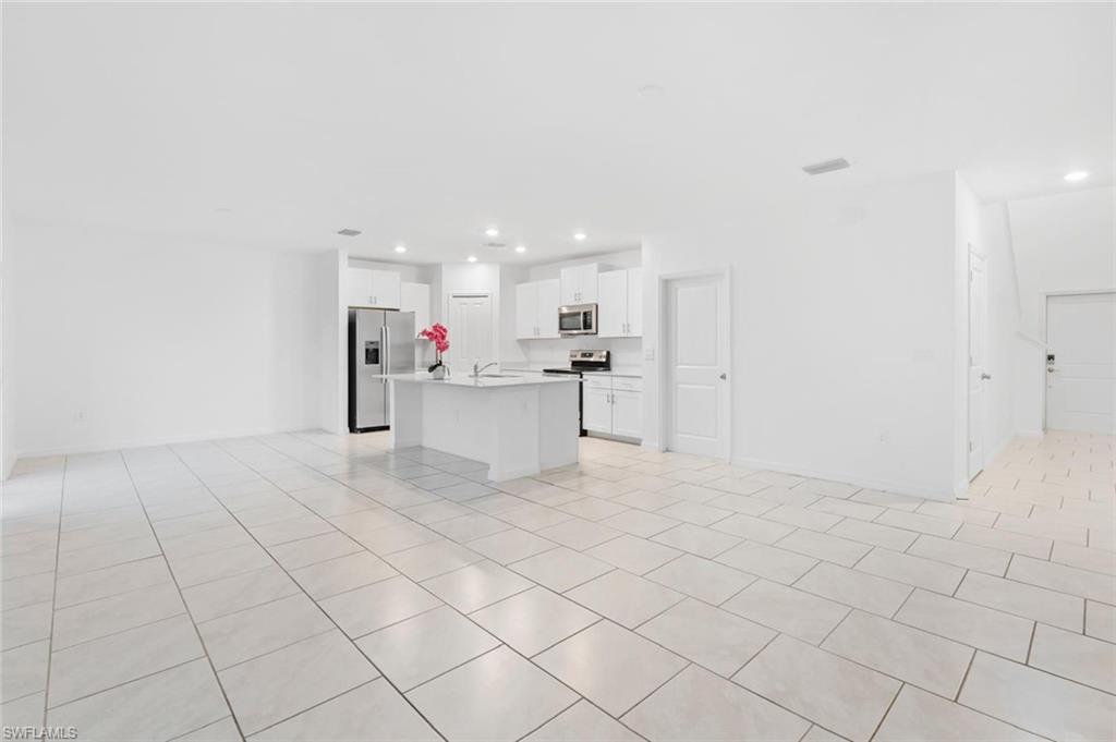 SAVANNA LAKES - Residential