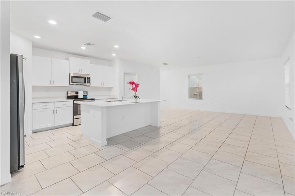 SAVANNA LAKES - Residential