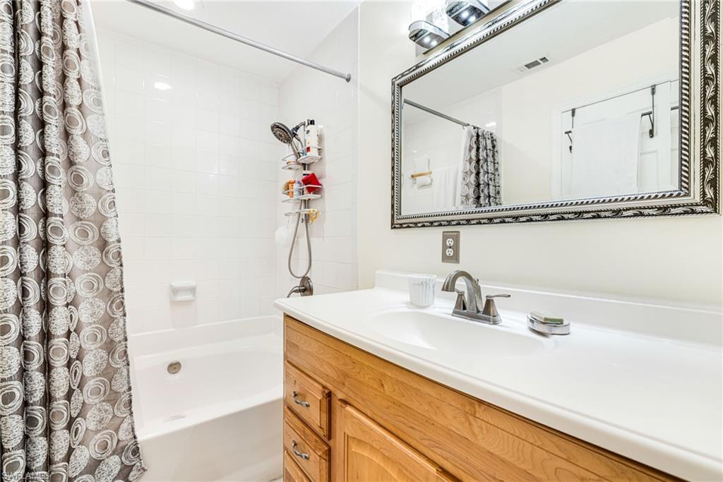 EMERALD WOODS - Residential