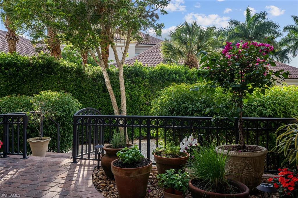 BAY WOODS - Residential