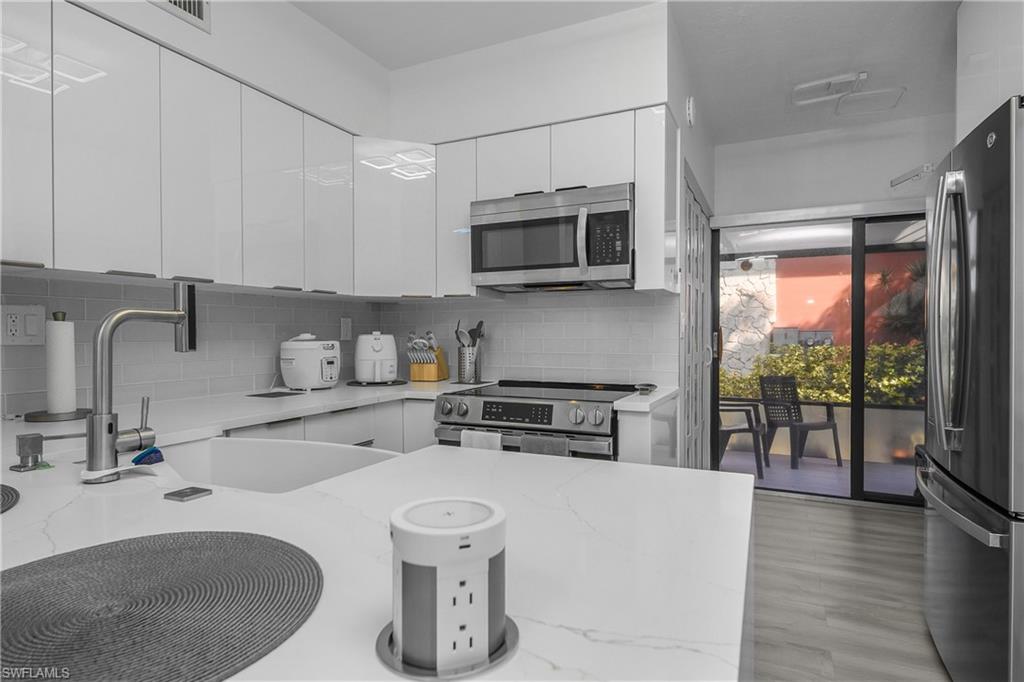 SEAWATCH APTS OF MARCO ISLAND - Residential Lease