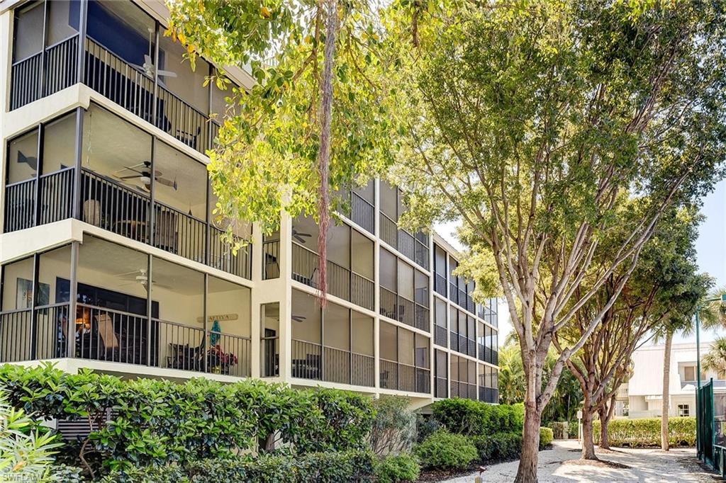 TENNIS VILLAS - Residential