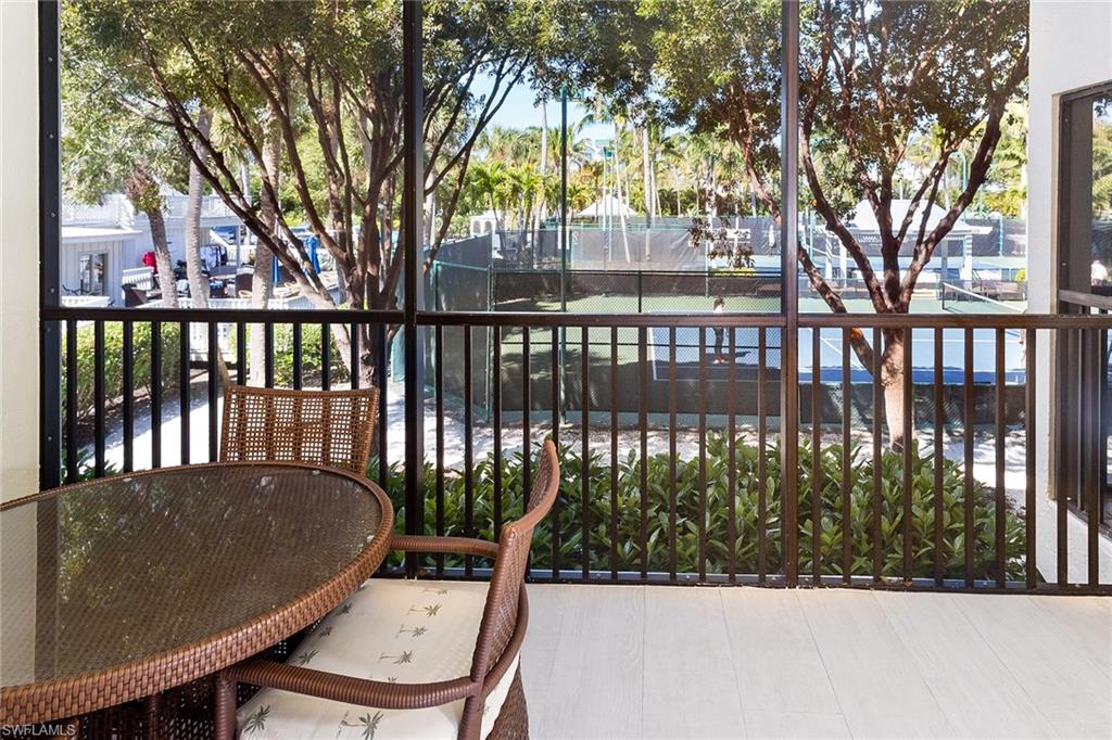 TENNIS VILLAS - Residential