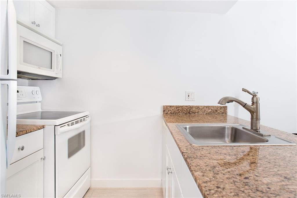 TENNIS VILLAS - Residential