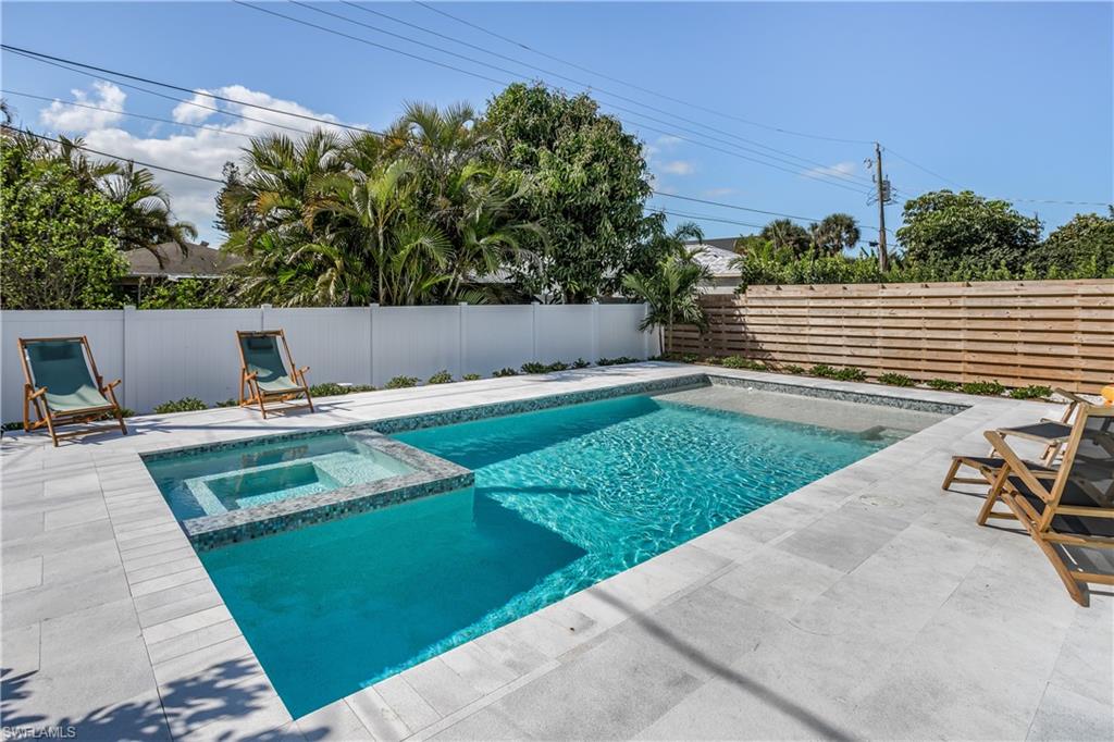 NAPLES PARK - Residential