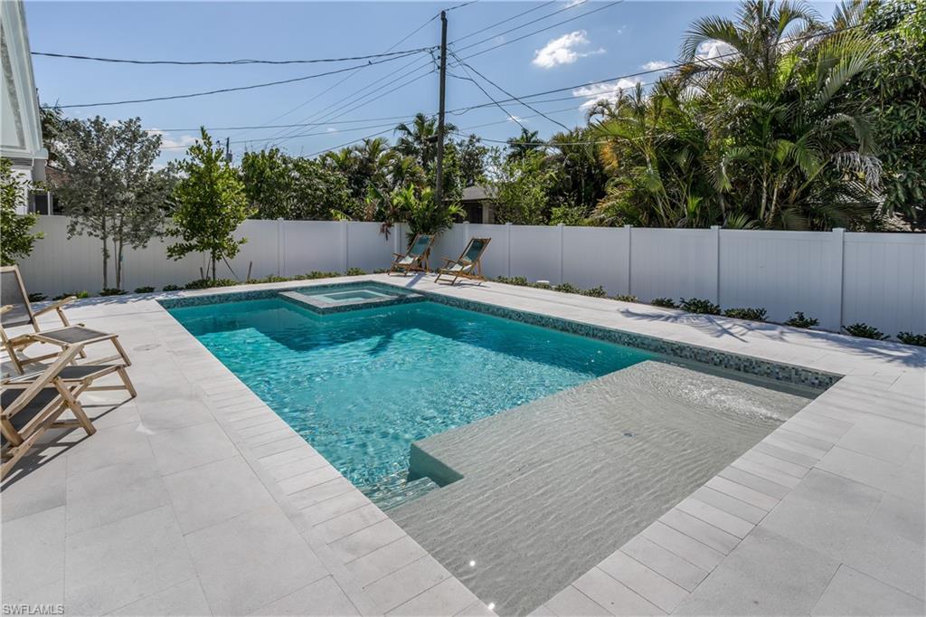NAPLES PARK - Residential