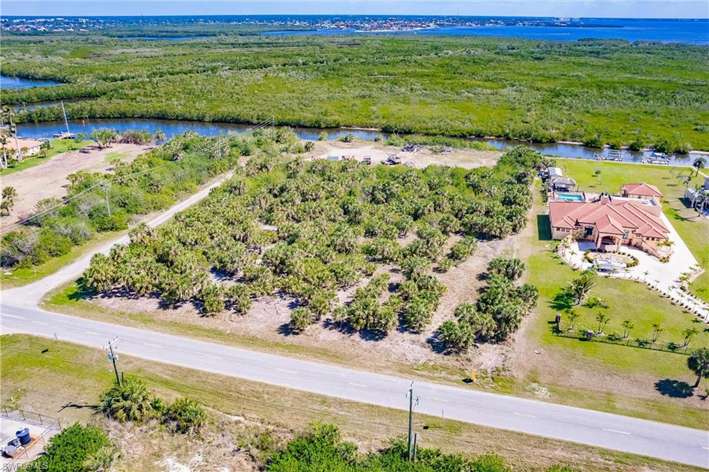 PUNTA GORDA ISLES - Land