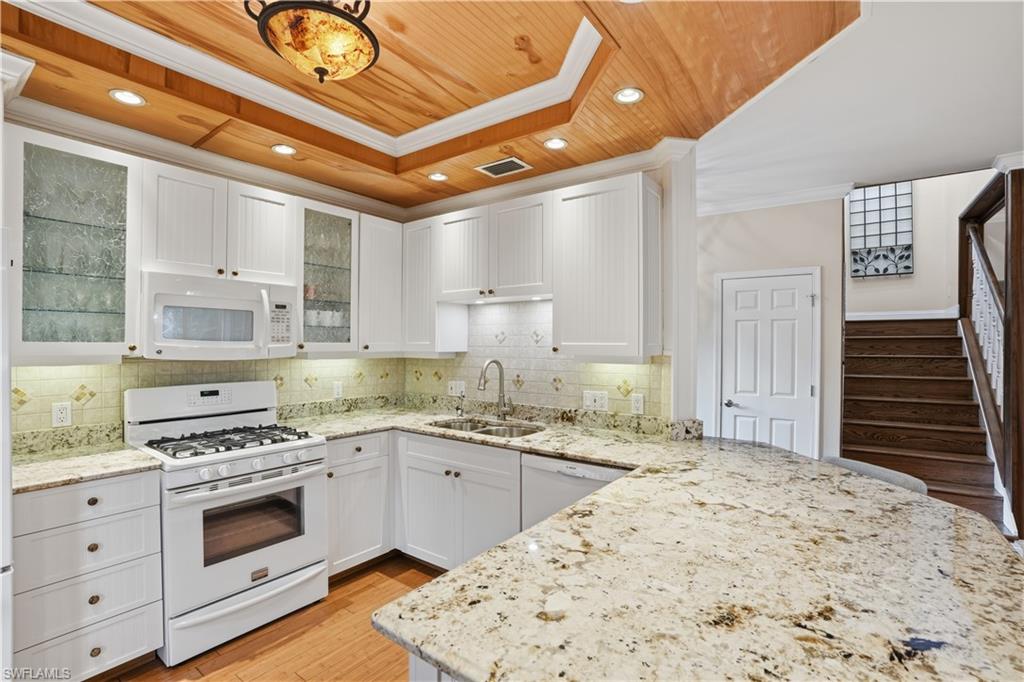 CRACKER COVE - Residential