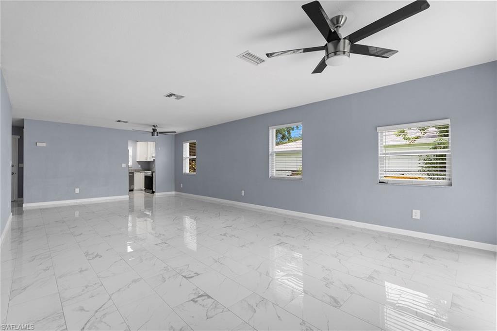 PARADISE SHORES - Residential