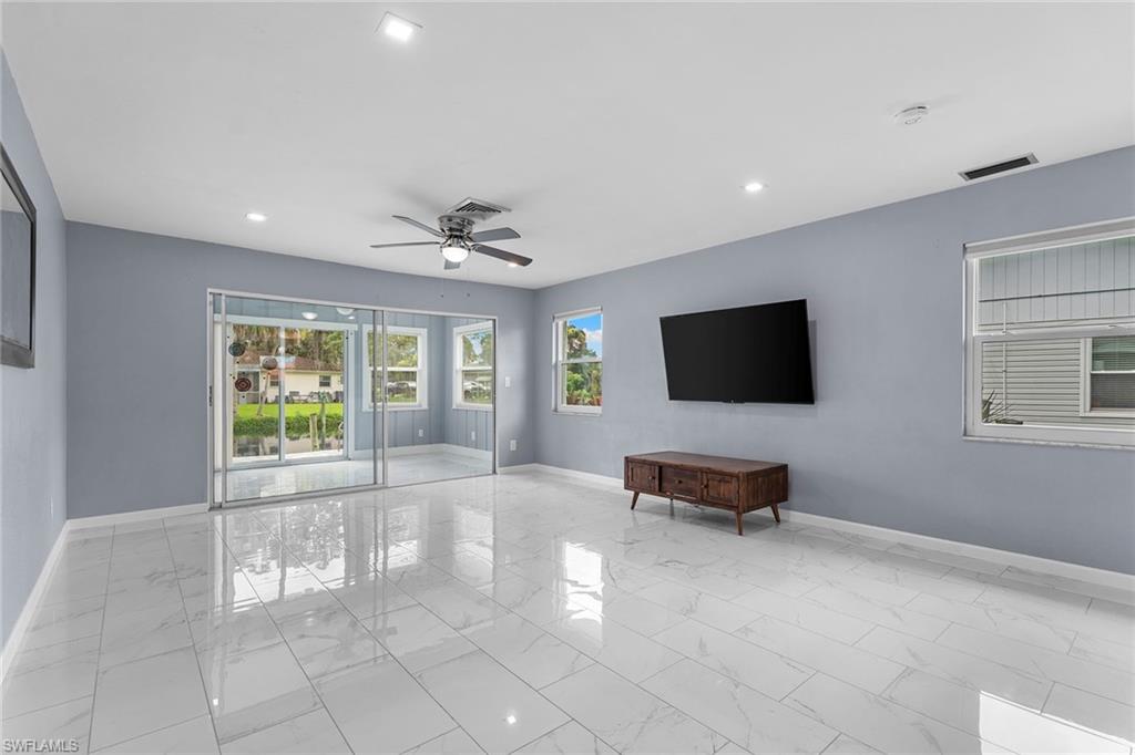 PARADISE SHORES - Residential