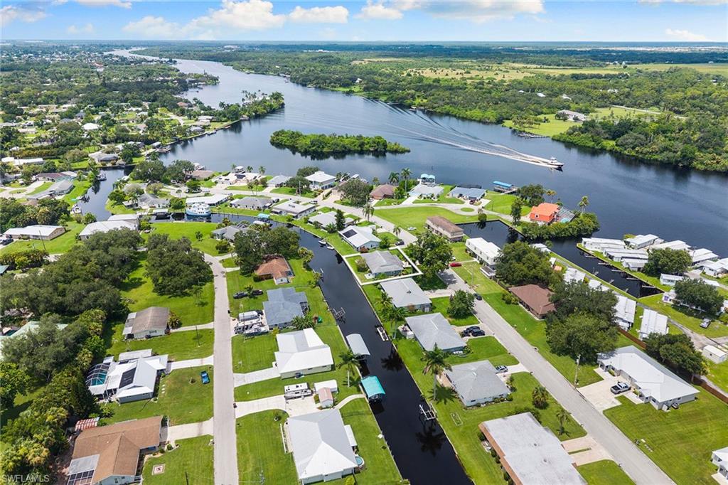 PARADISE SHORES - Residential