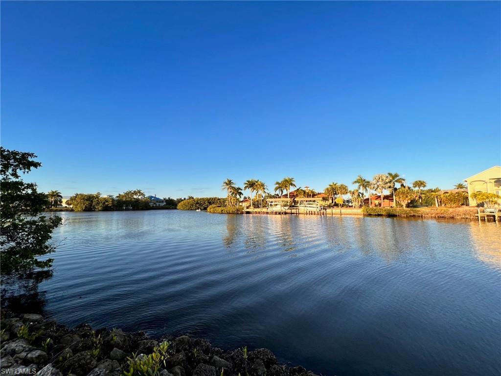 PIRATE HARBOR - Land