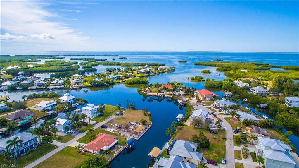 PIRATE HARBOR - Land