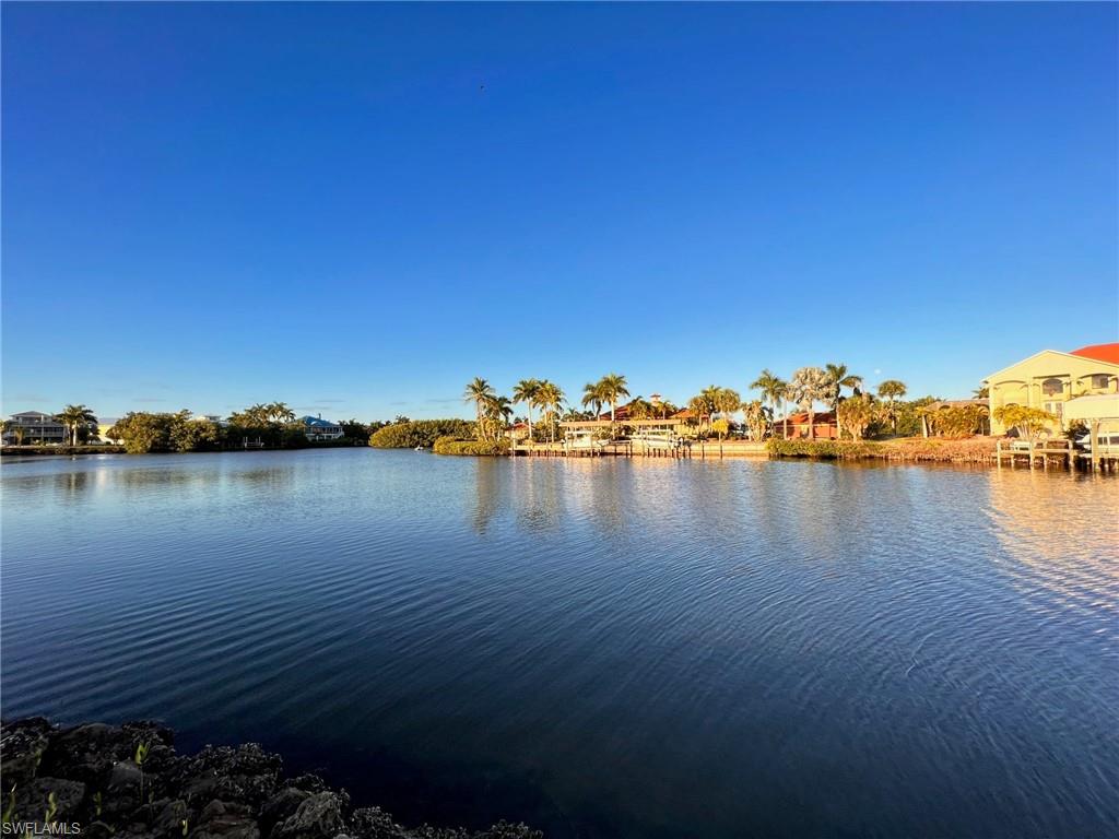 PIRATE HARBOR - Land