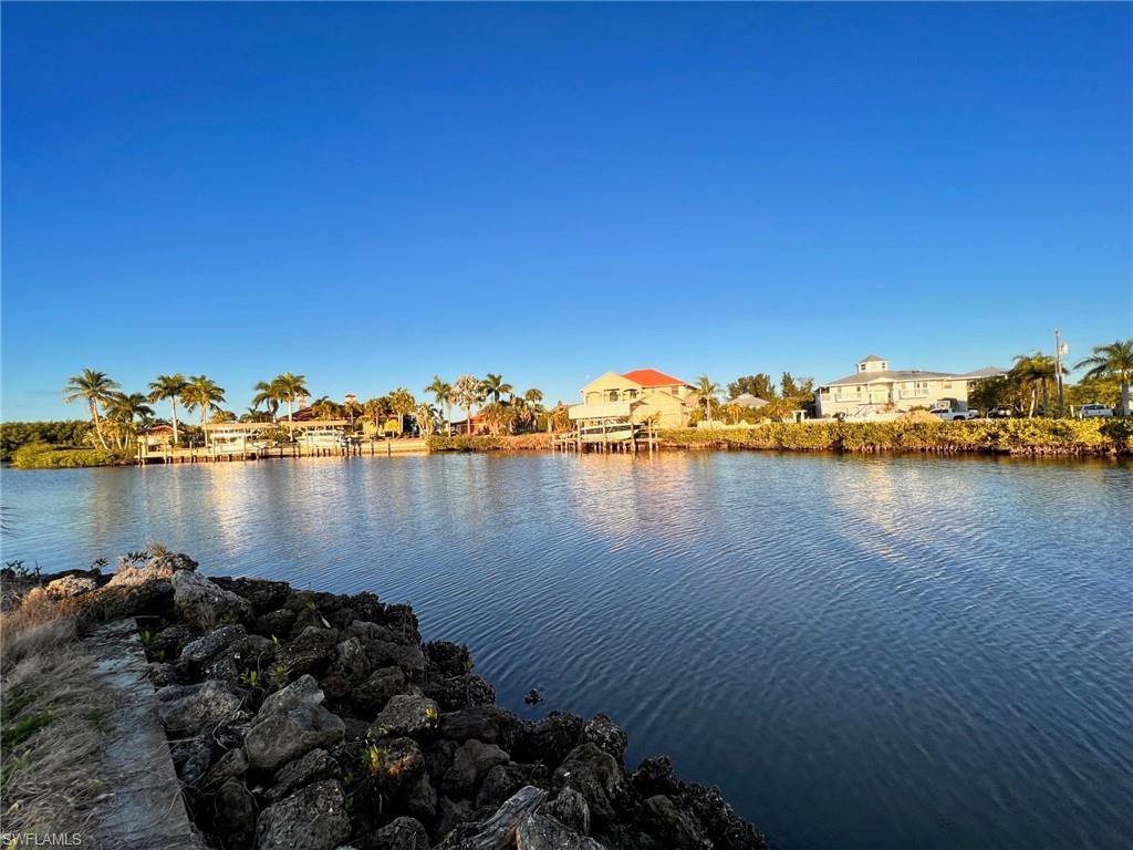 PIRATE HARBOR - Land