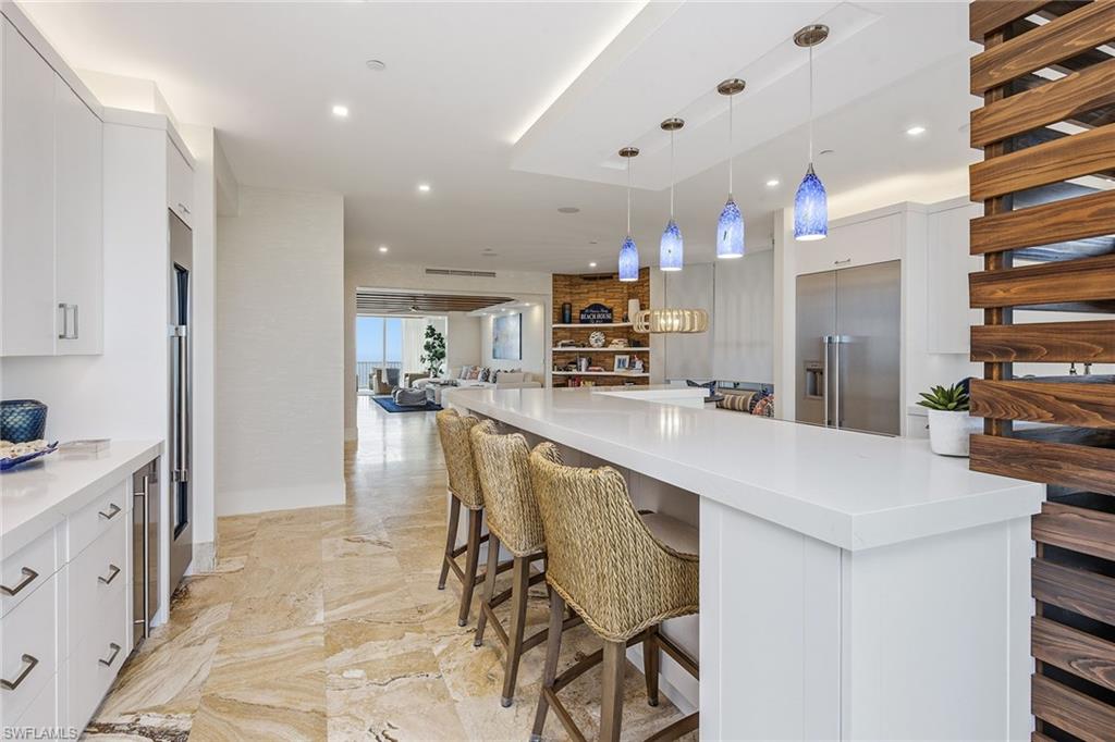 ROYAL MARCO POINT - Residential