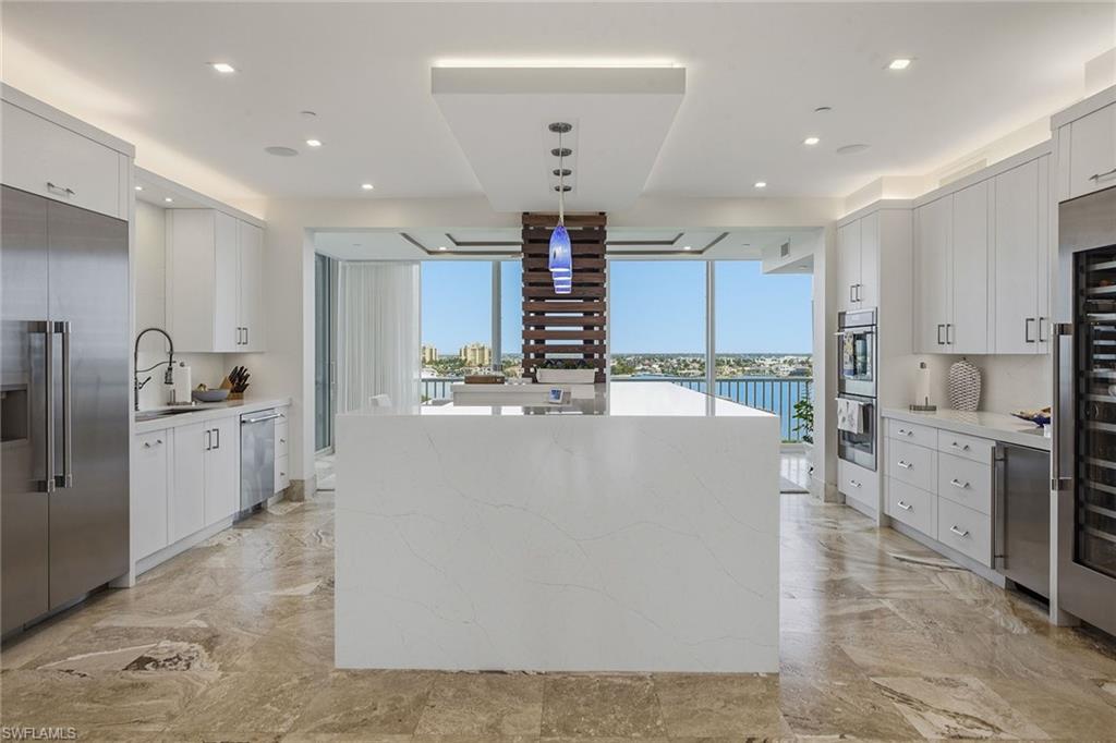 ROYAL MARCO POINT - Residential