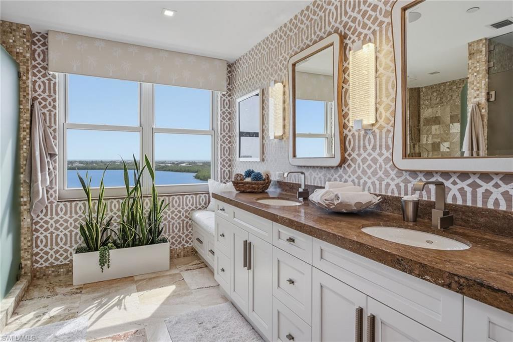 ROYAL MARCO POINT - Residential