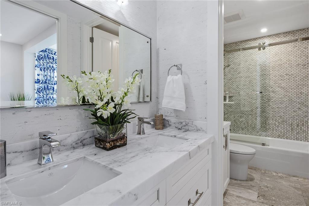 ROYAL MARCO POINT - Residential