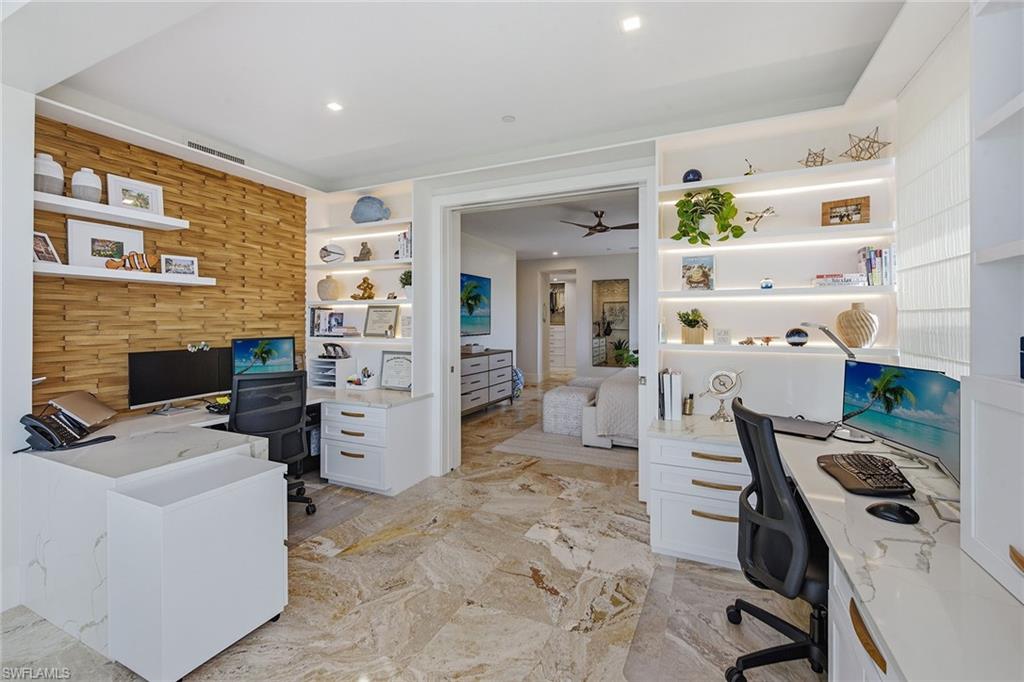 ROYAL MARCO POINT - Residential