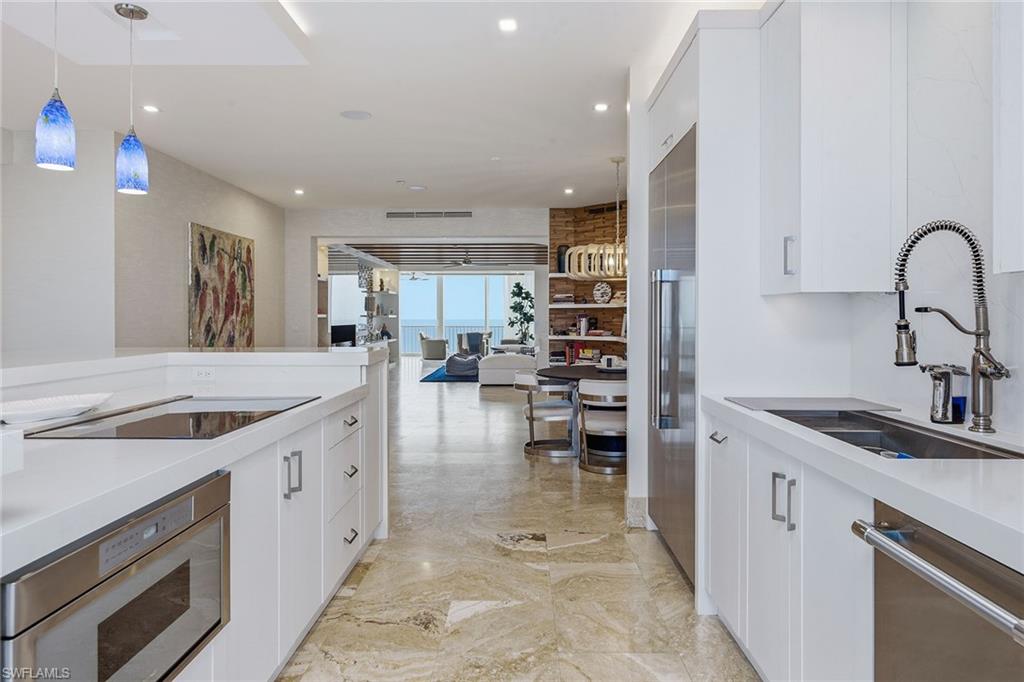 ROYAL MARCO POINT - Residential