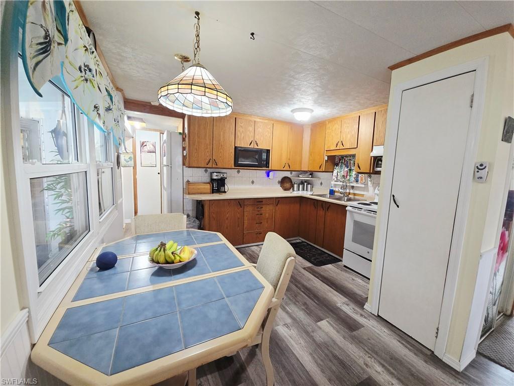 ENCHANTING ACRES MOBILE HOME - Residential