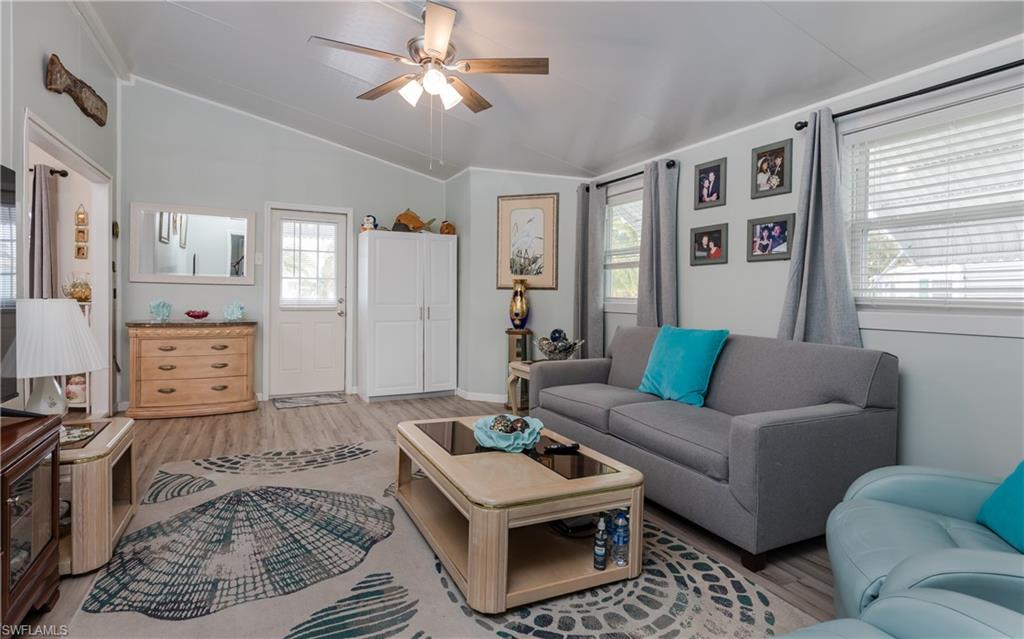 CORKSCREW WOODLANDS - Residential