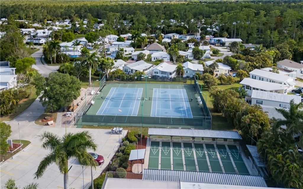 CORKSCREW WOODLANDS - Residential