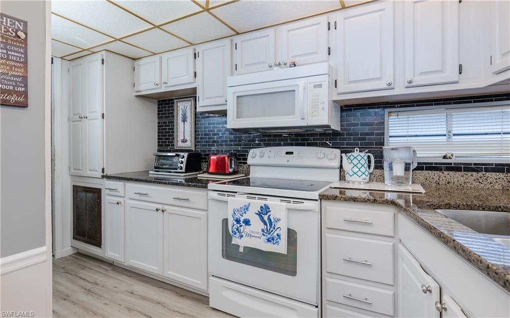 CORKSCREW WOODLANDS - Residential