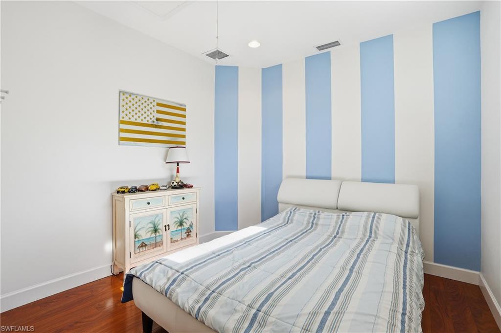 CHARLOTTE SHORES - Residential