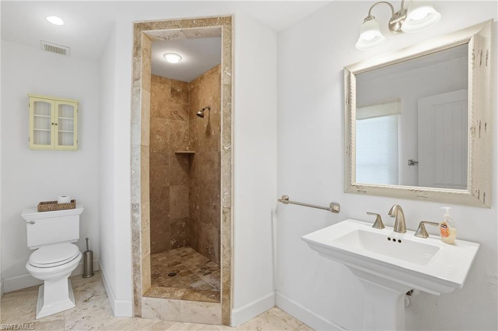 CHARLOTTE SHORES - Residential